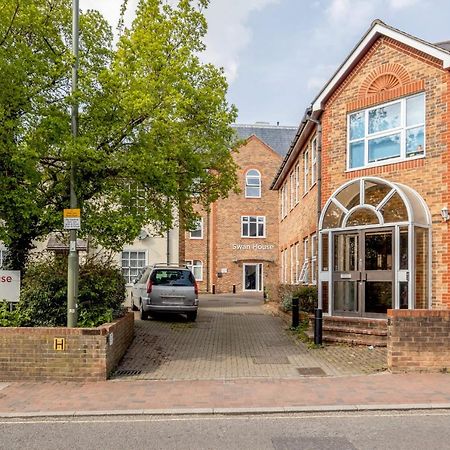 Roomspace Serviced Apartments - Swan House Leatherhead Buitenkant foto
