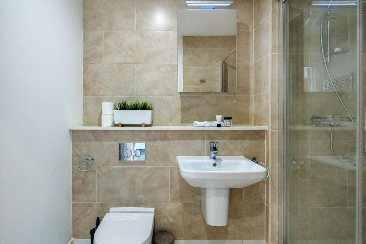Roomspace Serviced Apartments - Swan House Leatherhead Buitenkant foto