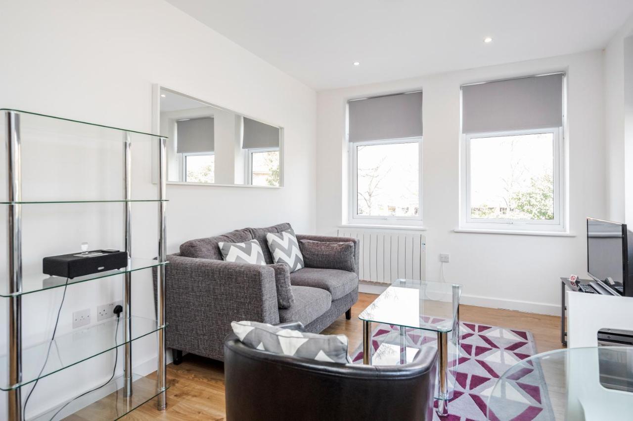 Roomspace Serviced Apartments - Swan House Leatherhead Buitenkant foto