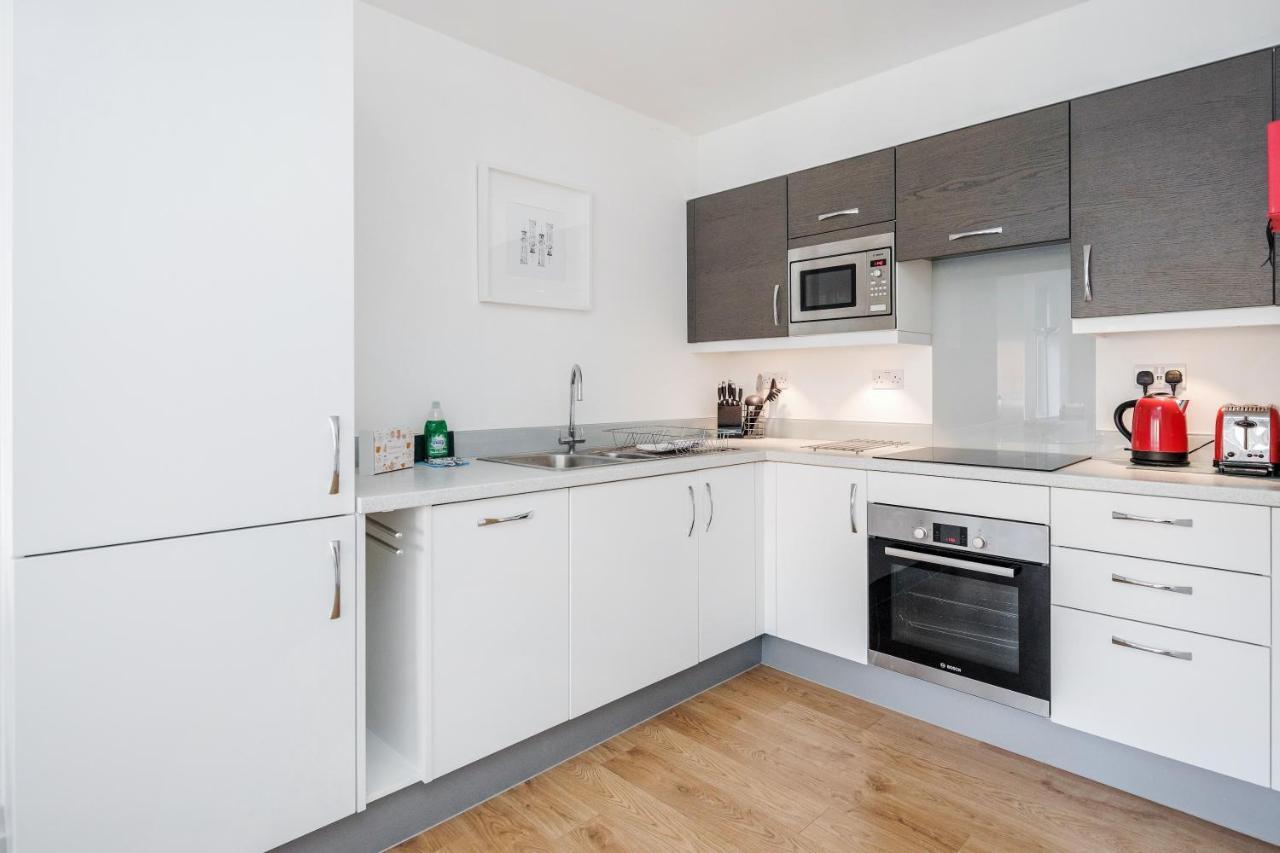 Roomspace Serviced Apartments - Swan House Leatherhead Buitenkant foto